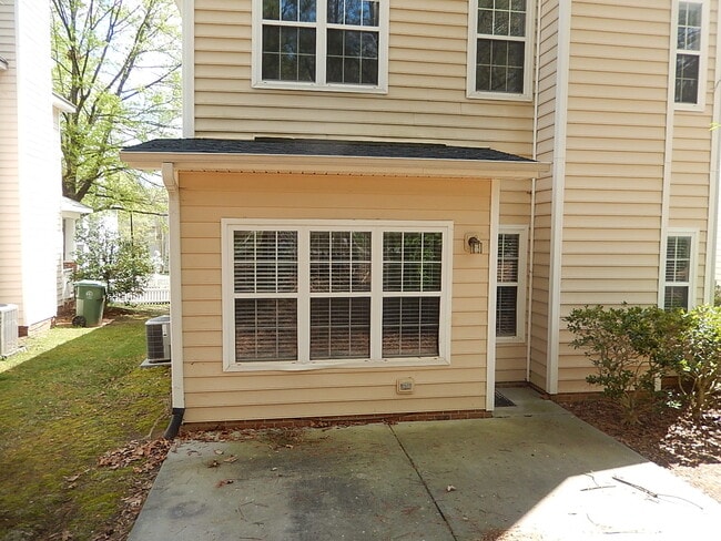 Building Photo - 211 Bridgepath Dr