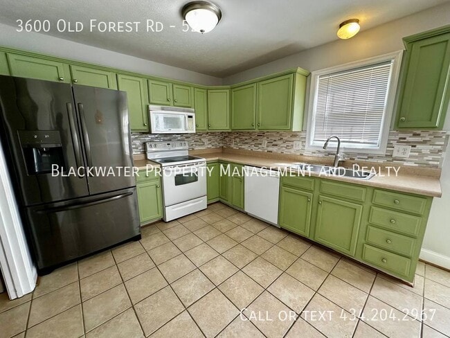 Building Photo - 3600 Old Forest Rd