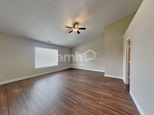 Building Photo - 960 Foxtail Ct