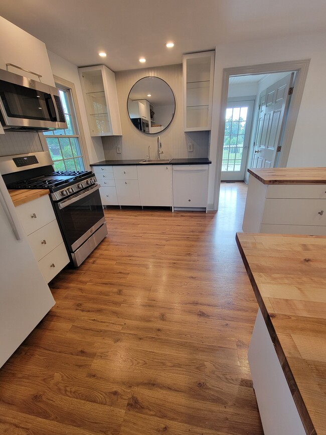 Building Photo - 33 Rittenhouse Rd