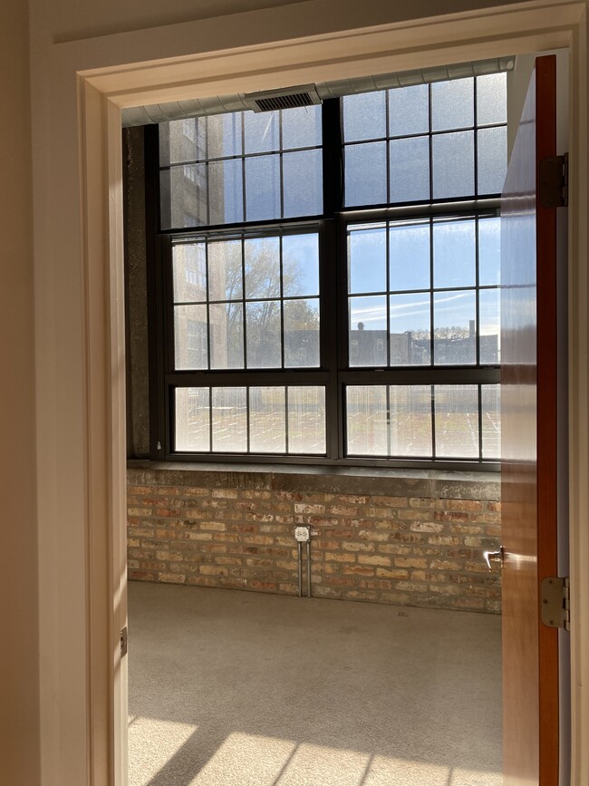 Bedroom 2 - 3963 W Belmont Ave