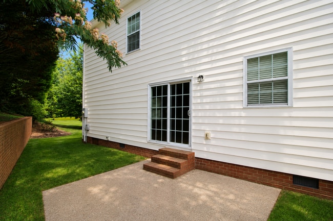 Building Photo - 2-Bedroom Townhome with Private Patio in the Heart of Cookeville