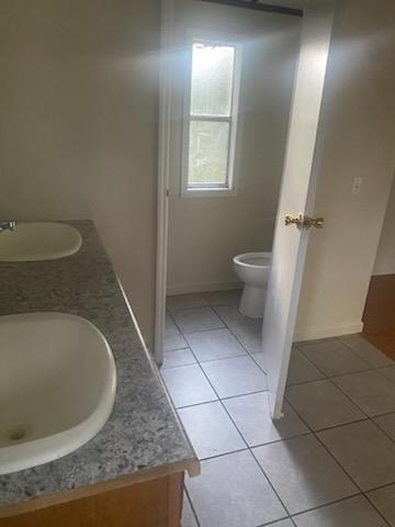 Building Photo - 716 NE 7th Ave