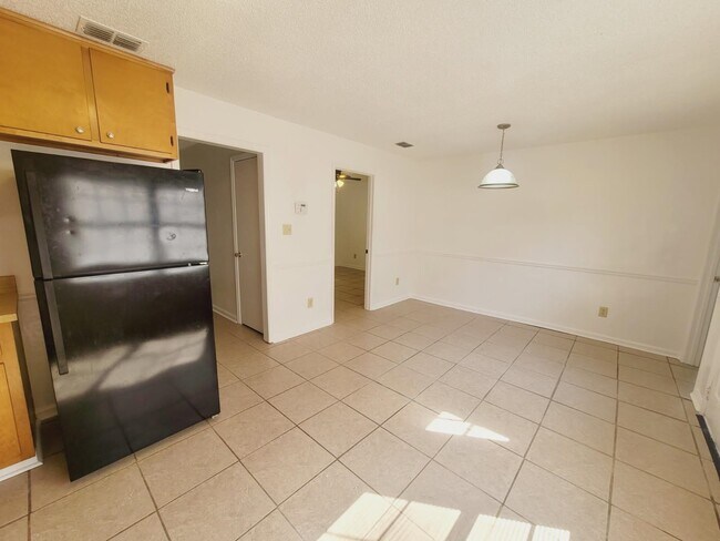 Building Photo - 5800 Japonica Ct