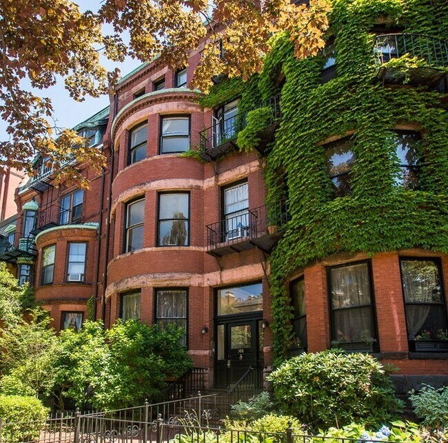 Building Photo - 388 Marlborough St