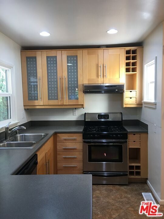 Building Photo - 9052 Elevado Ave