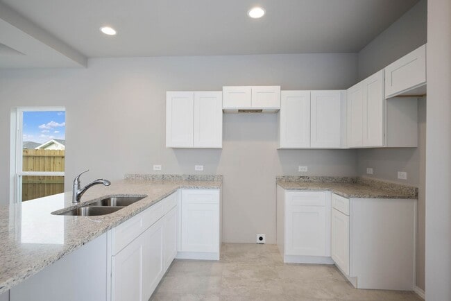 Building Photo - 8611 Valentina Wy