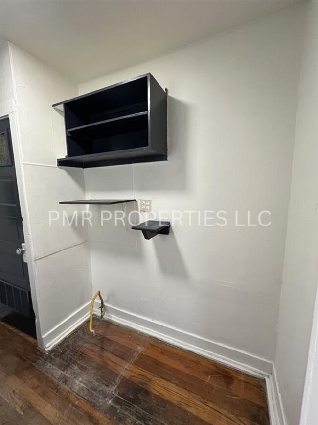 Building Photo - 1 Bedroom /1 Bathroom- House