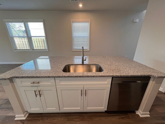 Building Photo - 820 Justify Lp