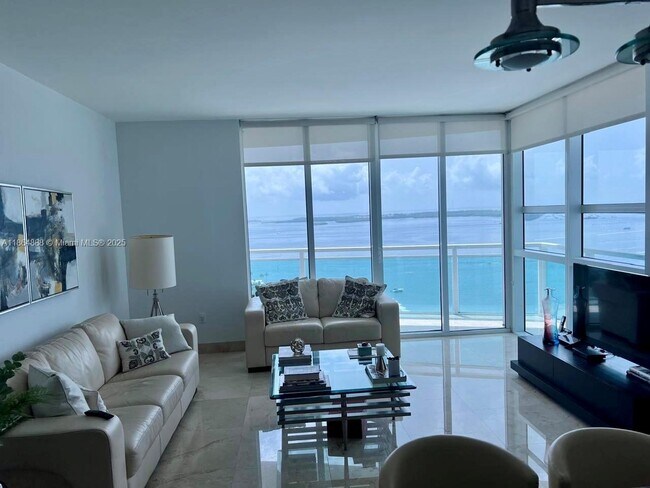 Building Photo - 950 Brickell Bay Dr
