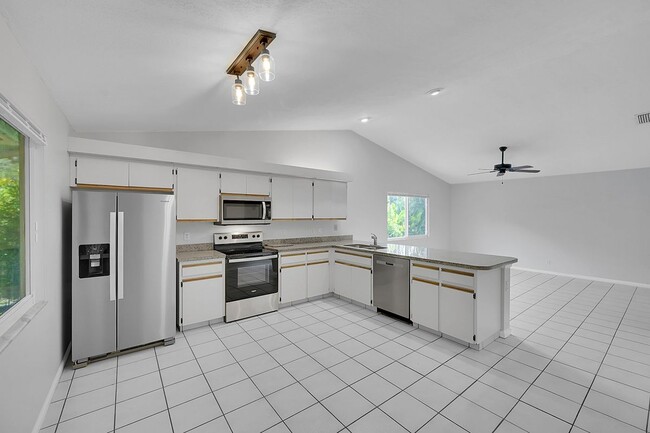 Building Photo - 1800 Primrose Ln