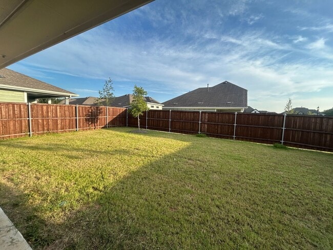 Building Photo - 3 Bedroom 2 Bath