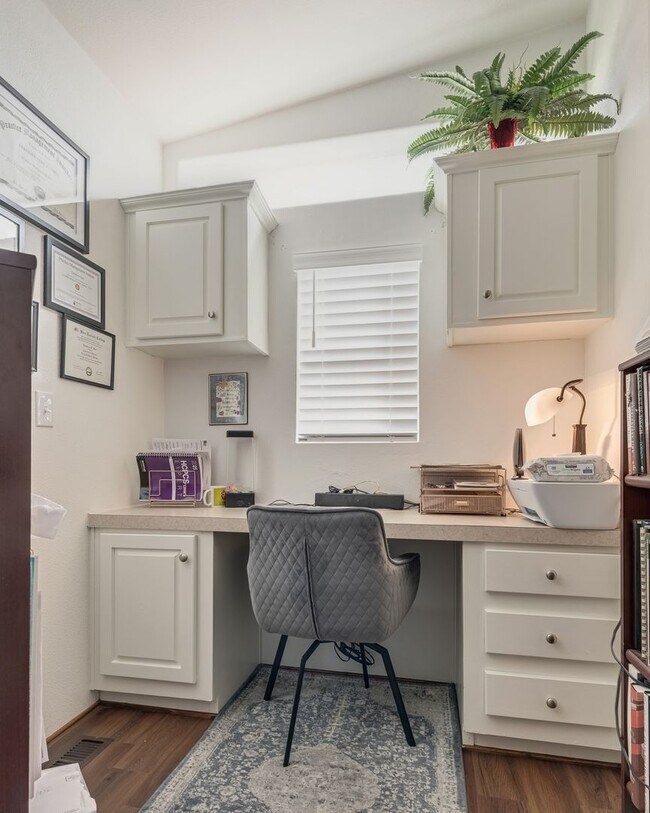 Building Photo - Charming Furnished Home in Age-Restricted ...