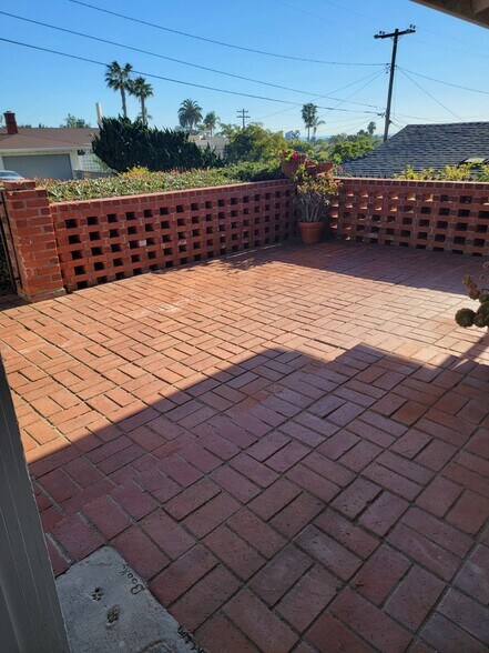 Building Photo - 1136 Larkspur Ln