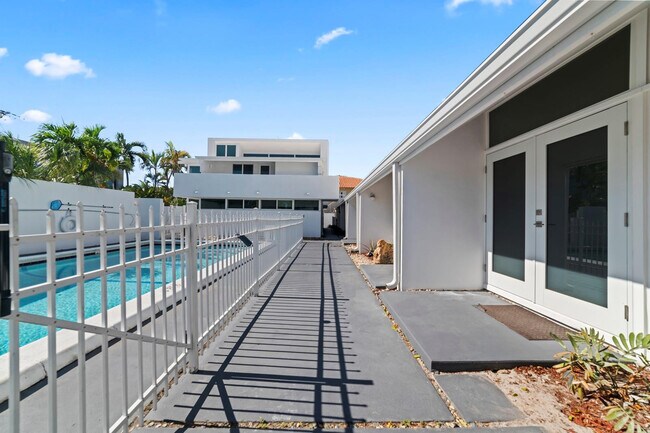 Building Photo - 1951 NE 51st St