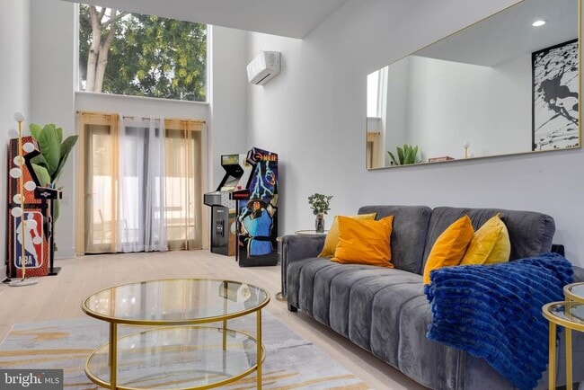 Building Photo - 528 N 22nd St