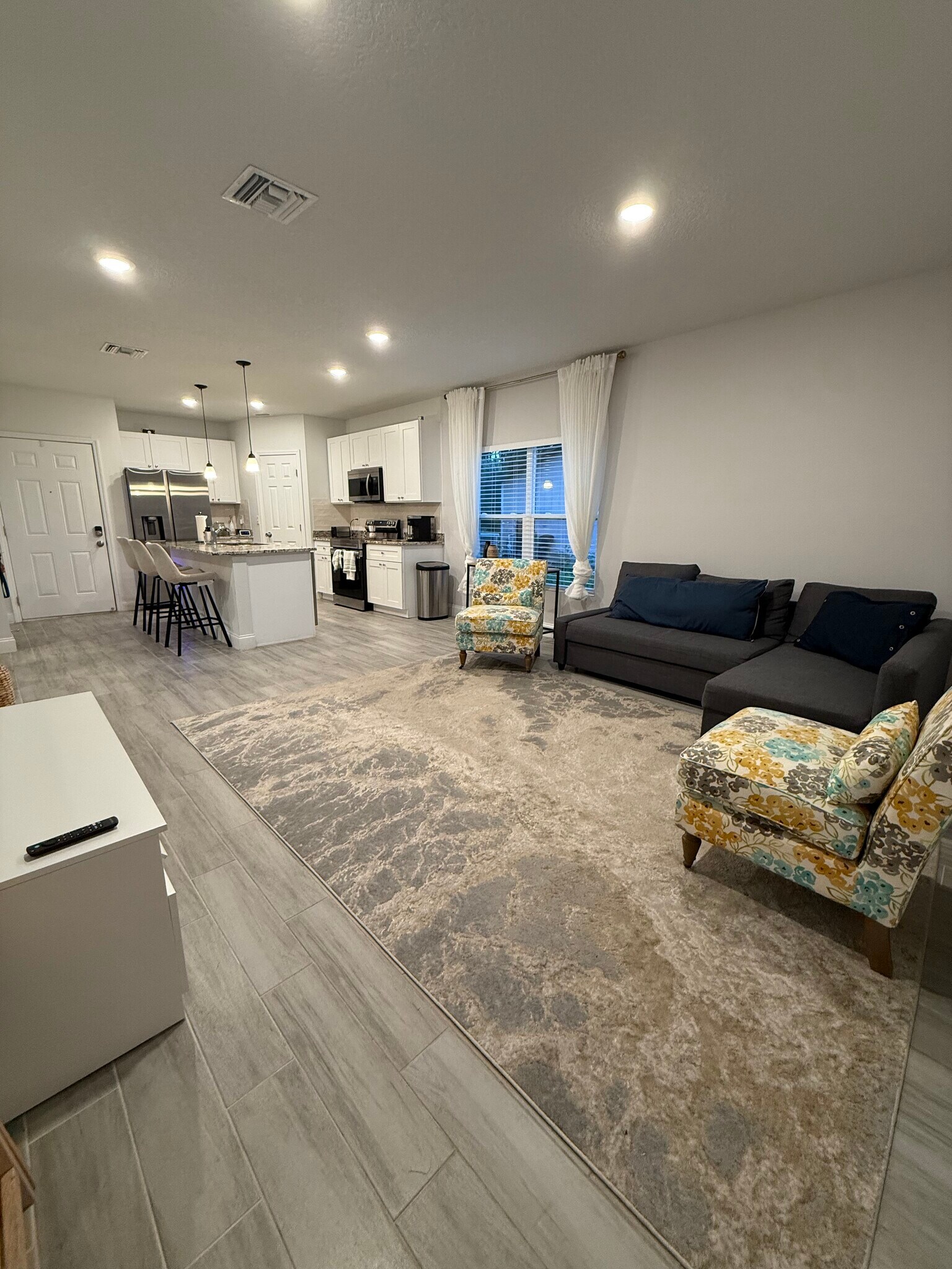 Living Room/Kitchen - 1165 Eden Dr