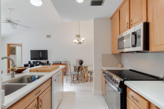 Building Photo - 1073 Goldenrod Rd