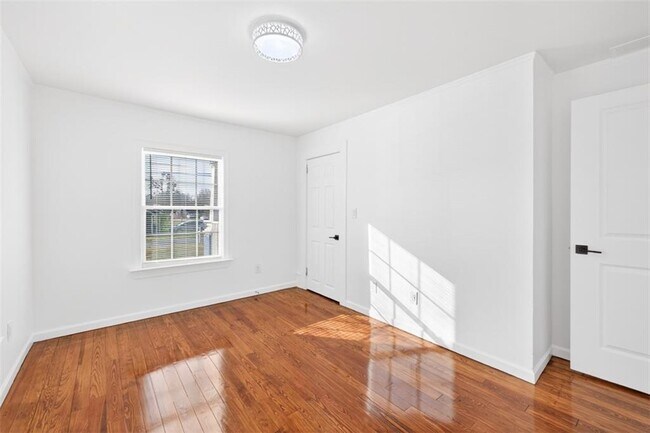 Building Photo - 240 E 5th Ave