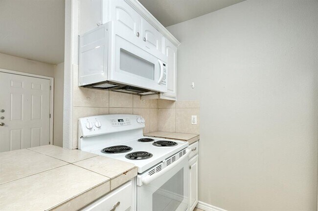 Building Photo - 107 Castleberry Ct