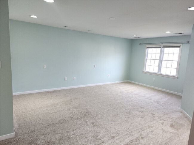 Building Photo - 2740 Parview Way