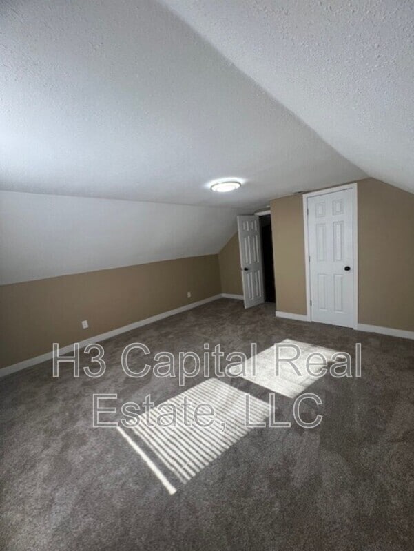 Building Photo - 232 N Hesperia St