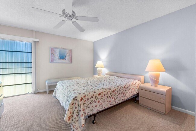 Building Photo - 2 Golfs Edge