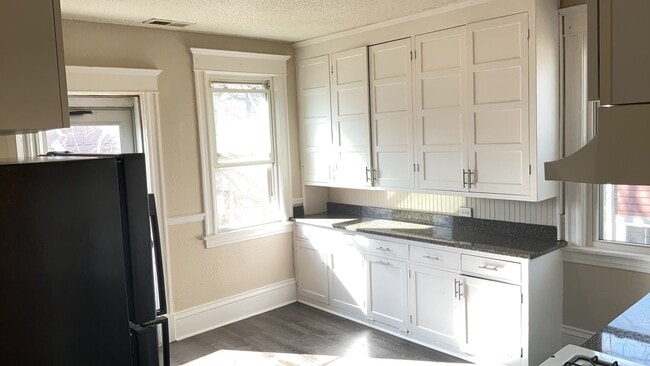 Building Photo - Available NOW!!  3 Bedroom Upper Level Dup...