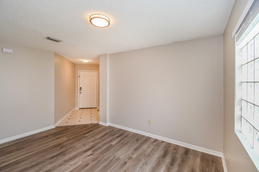 Building Photo - 2847 Lantana Lakes Dr W