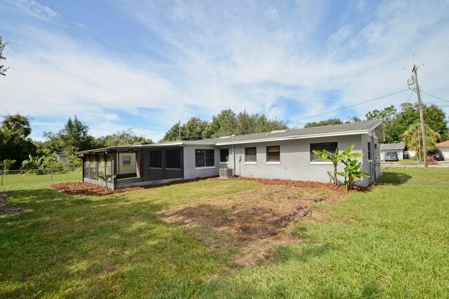 Building Photo - 4 bed 2 bath home