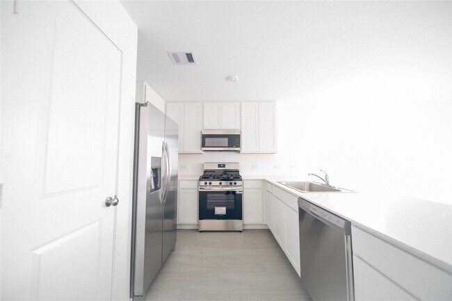 Building Photo - 9302 Speckled Trout Dr