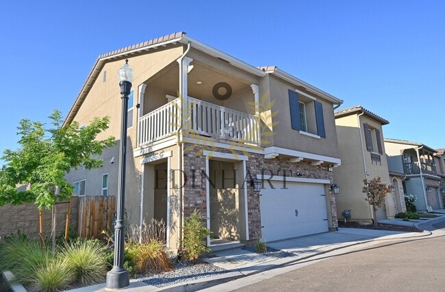 Building Photo - 893 Fir St W