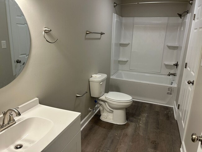 Building Photo - 627 W Northwest Blvd