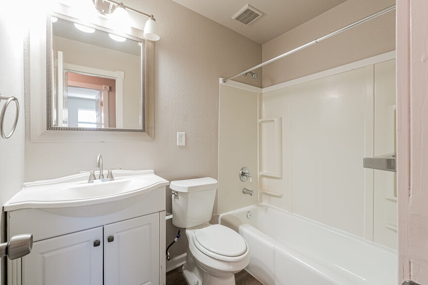 Building Photo - 4945 Manzana Dr