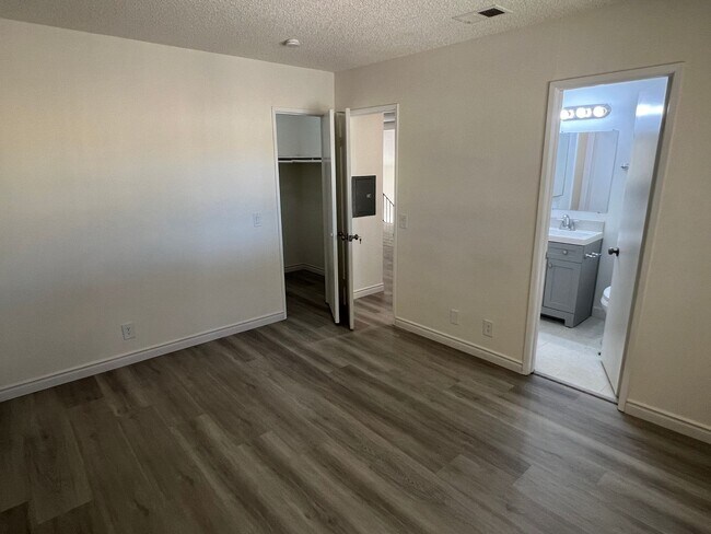 Building Photo - 221 Grayson Way