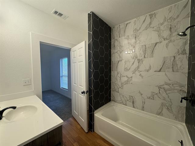 Building Photo - 525 Munson St