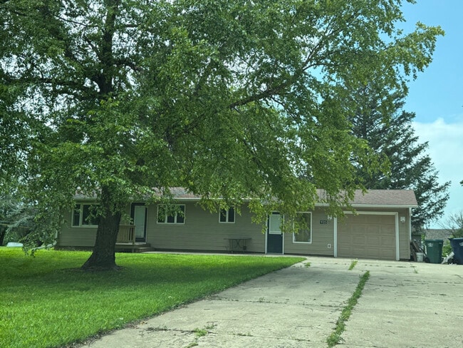Building Photo - 935 N Rerick Ave