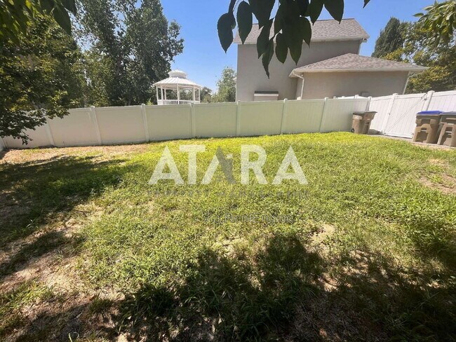 Building Photo - 11837 Sunrise View Dr