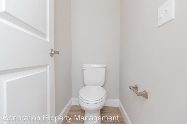 Building Photo - 4 br, 2.5 bath House - 566 Strong Avenue