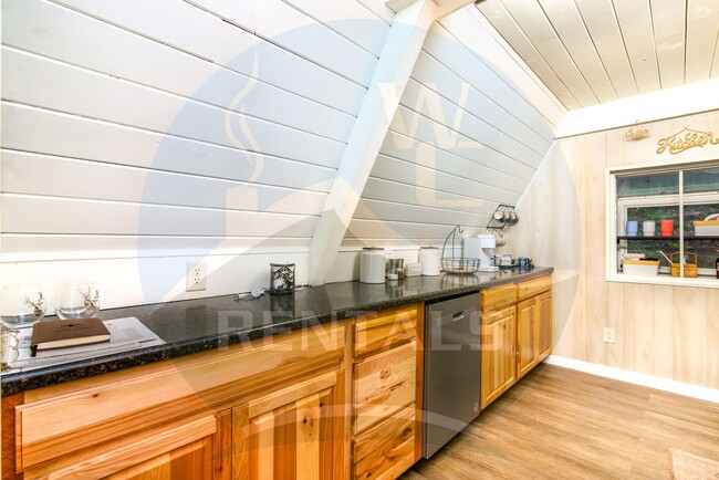 Building Photo - Charming 3 Bedroom 1 Bath A-Frame home loc...