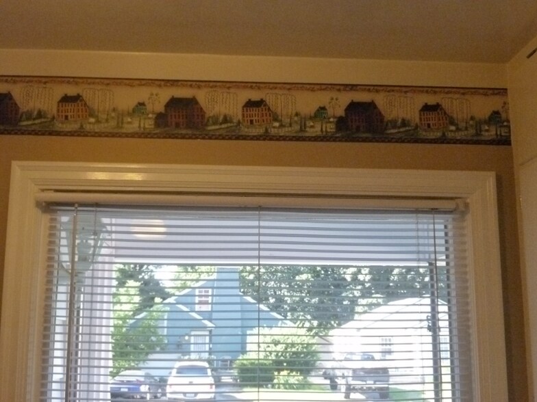 Building Photo - 825 E 35th Ave