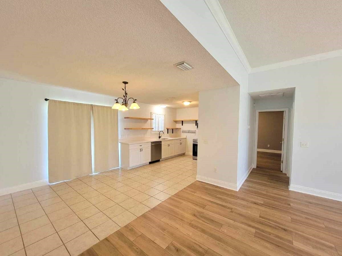 Building Photo - 316 Brady Way