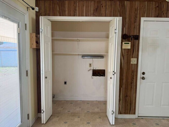 Building Photo - 4221 Valley Cir