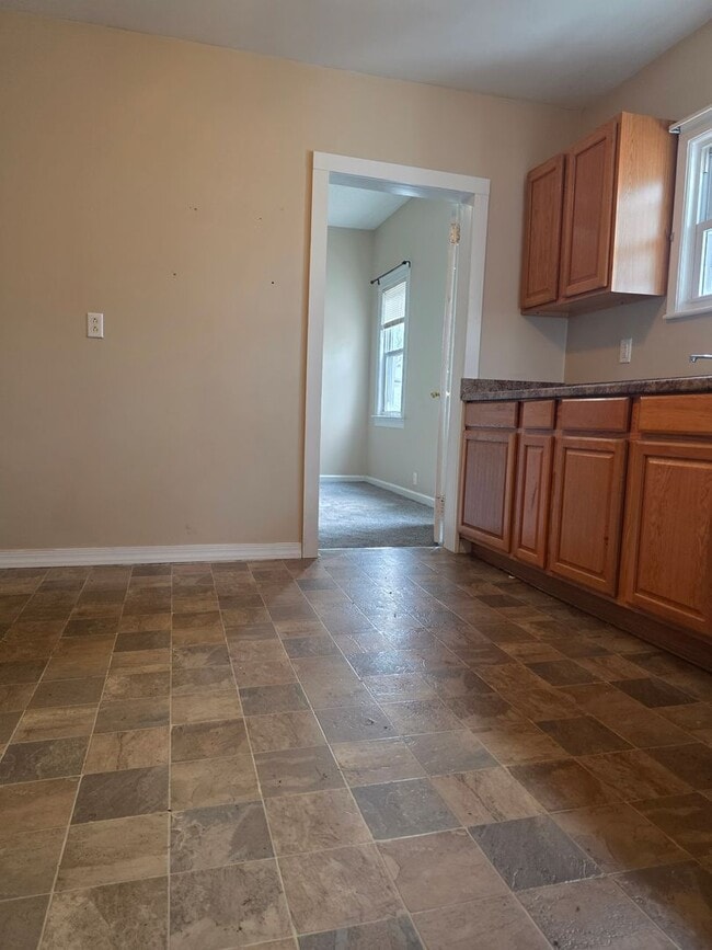 Building Photo - 711 W Water St