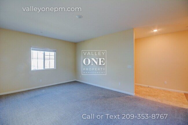 Building Photo - 637 Mansfield Dr