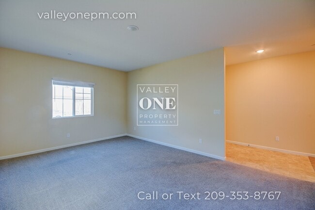 Building Photo - Large Single-Story 4 Bedroom Home in Patterson--has SOLAR!