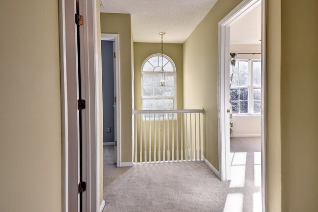 Building Photo - 164 Old Field Rd