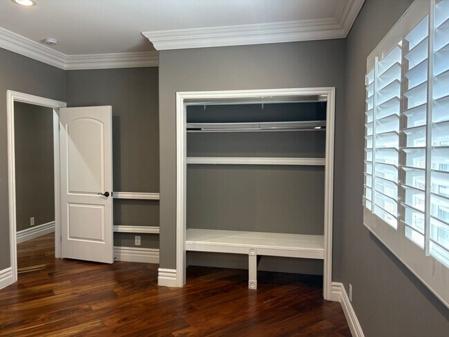 Building Photo - Spectacular-Remodeled 4-Bedroom Home with Pool, Spa, + 600 sqft Bonus Space in lovely Sylmar neig...