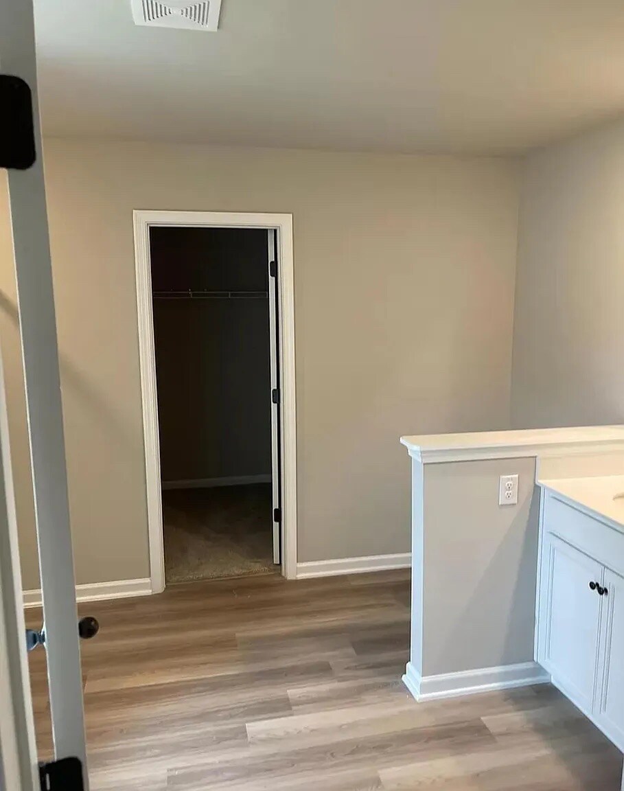 Building Photo - Room in House on Stovall Pl