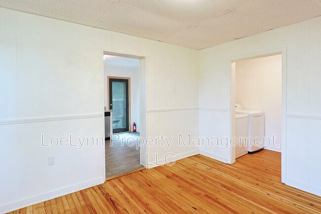 Building Photo - 505 B St